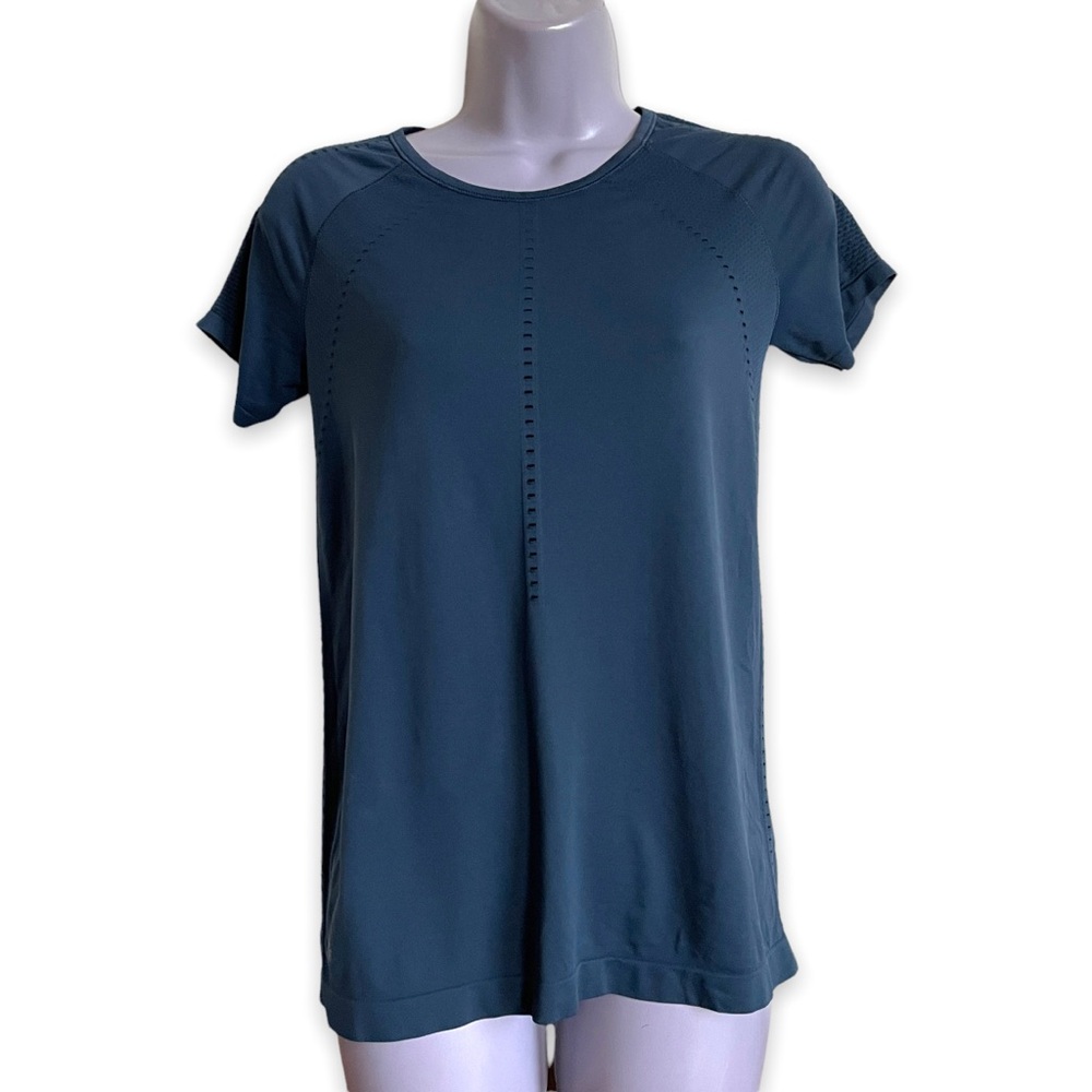 Athleta dark blue t-shirt small
